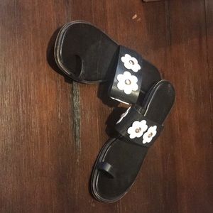 Adorable Michael Kors toe ring sandals.